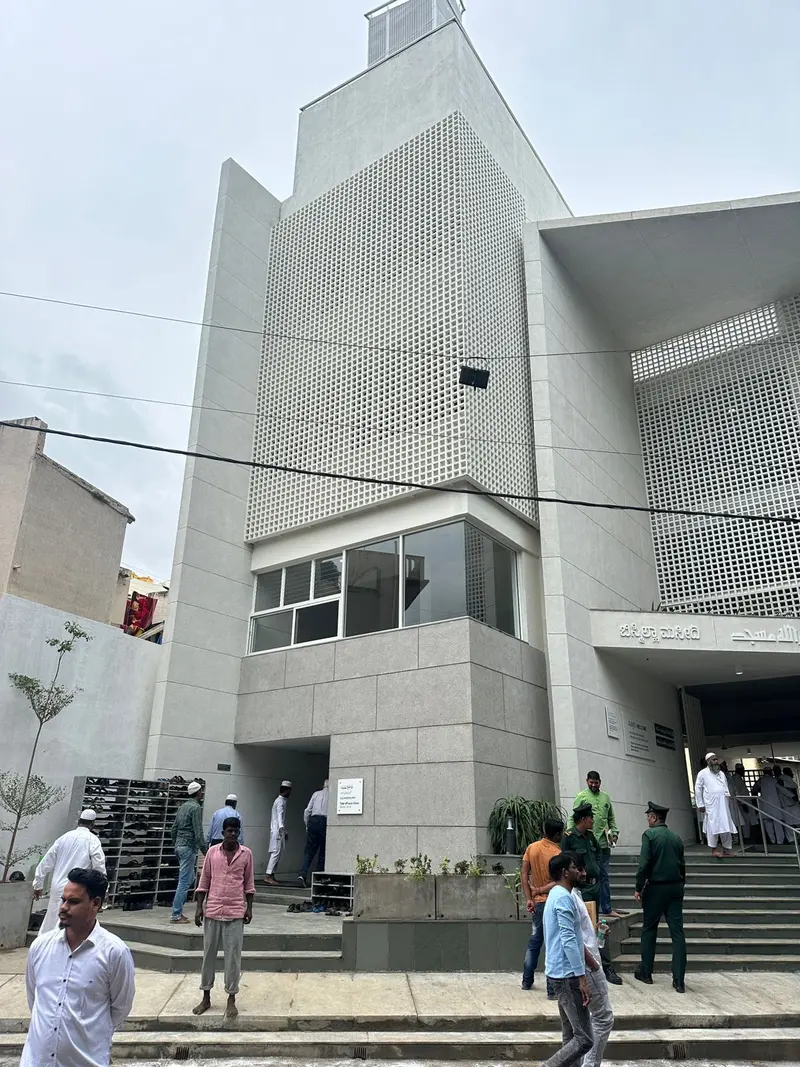 Entrance of Bismilla Green Masjid with jali screens above