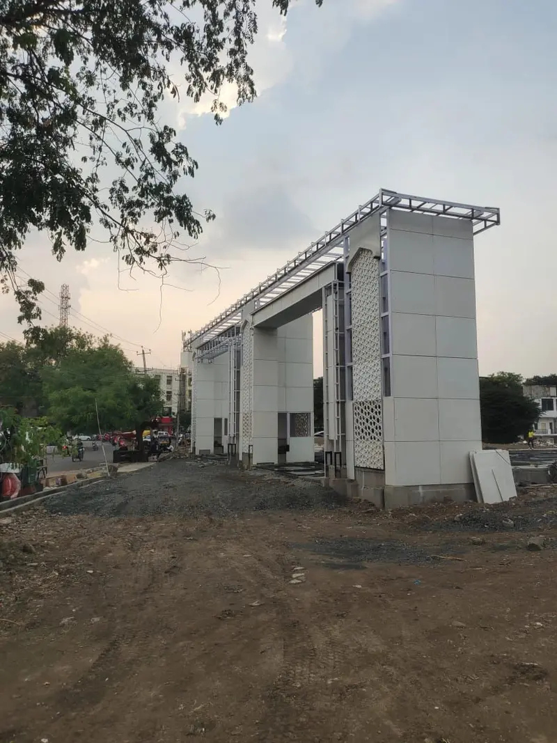 Entrance gateway of KBN Hospital with white cladding and a jali panel